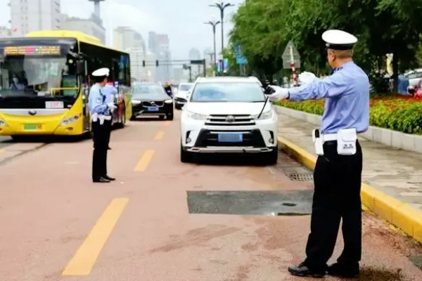 哈尔滨市交警全力保障中秋国庆双节畅通有序，重点区域停车场提示