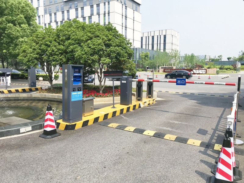 江苏苏州国际科技园停车场收费管理系统及设备案例