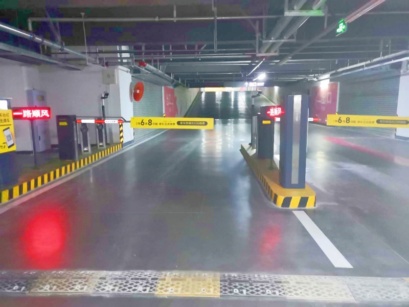 四川龙湖成都滨江天街停车场收费管理系统及设备案例