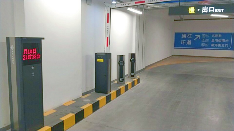 江苏苏州中心商场停车场收费管理系统及设备案例