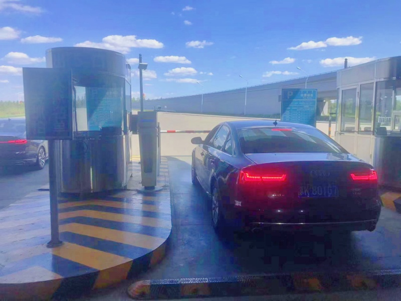 鄂尔多斯伊金霍洛国际机场停车场道闸系统及设备案例