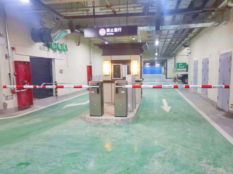 河南濮阳东站（高铁火车站）停车场道闸系统及设备案例