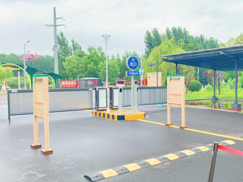 济宁微山湖风景名胜旅游区停车场道闸系统及设备案例