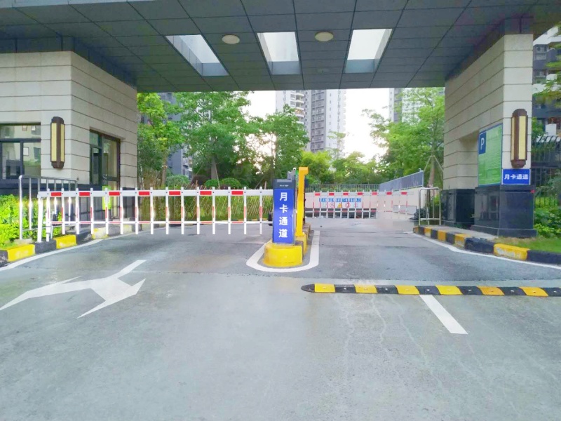 广东东莞万科珠江东岸4期停车场道闸系统及设备案例