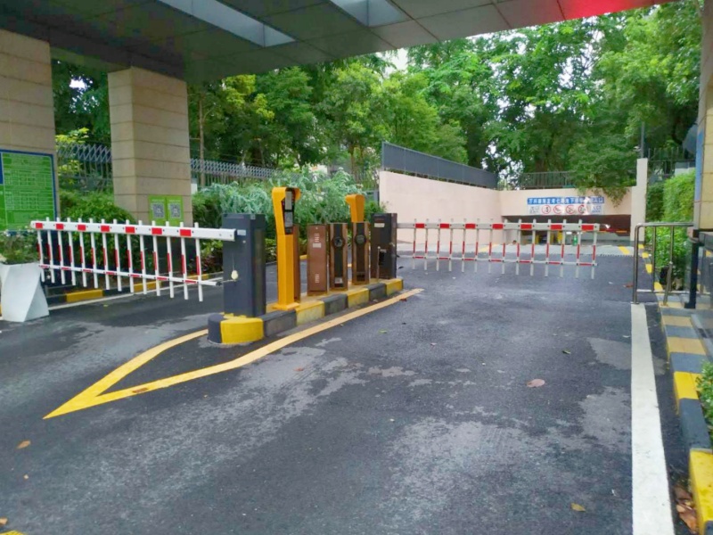 广东东莞万科珠江东岸4期停车场道闸系统及设备案例