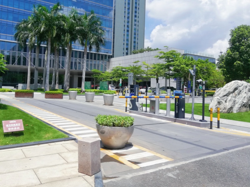 广东惠州华贸中心停车场收费管理系统及设备案例