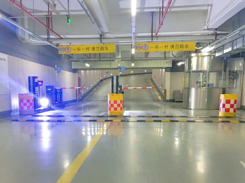 广东深圳壹方中心停车场收费管理系统及设备案例