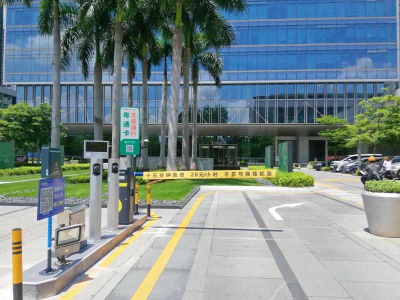 广东惠州华贸中心停车场收费管理系统及设备案例