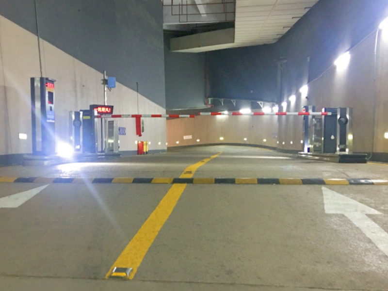广东深圳壹方中心停车场收费管理系统及设备案例