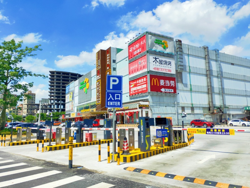 广东深圳华润万家(沙井店)停车场收费管理系统及设备案例