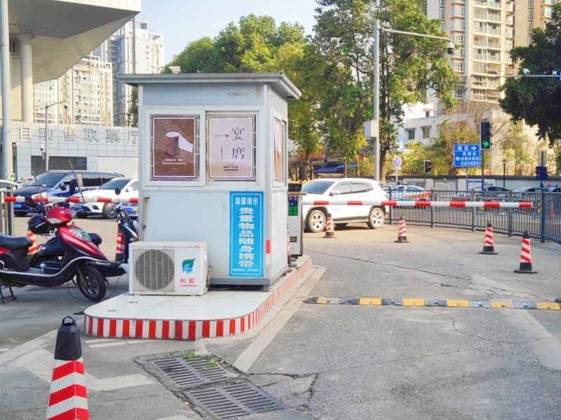 四川绵阳火车站停车场道闸系统及设备案例