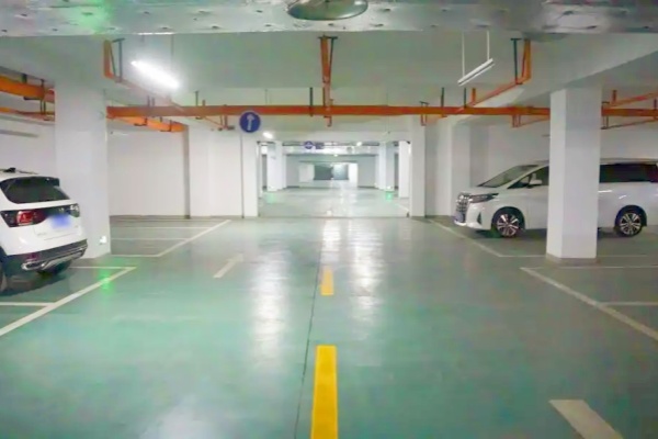 神木市第十五小学地下停车场对外开放,有效缓解周边停车压力 神木市第十五小学地下停车场对外开放,有效缓解周边停车压力